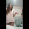 Nena platicando en bikini (periscope)